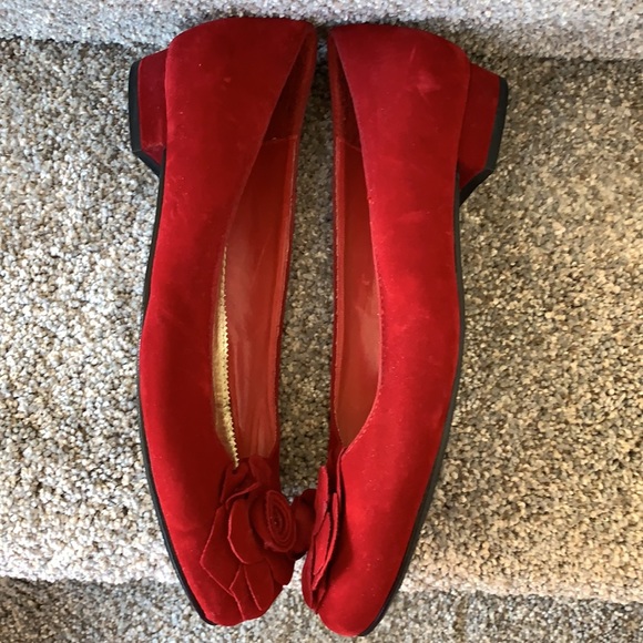 NWOT Lalla “Garden Party ” Red Rose Velvet Flats - Picture 4 of 10